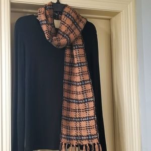 Liz Claiborne ladies knitted scarf, ready to wear, great condition!